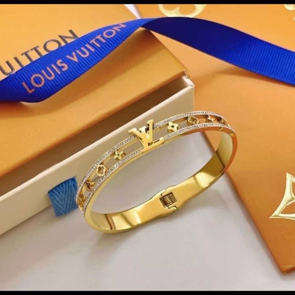 Bracelets - Picture 3 of 10